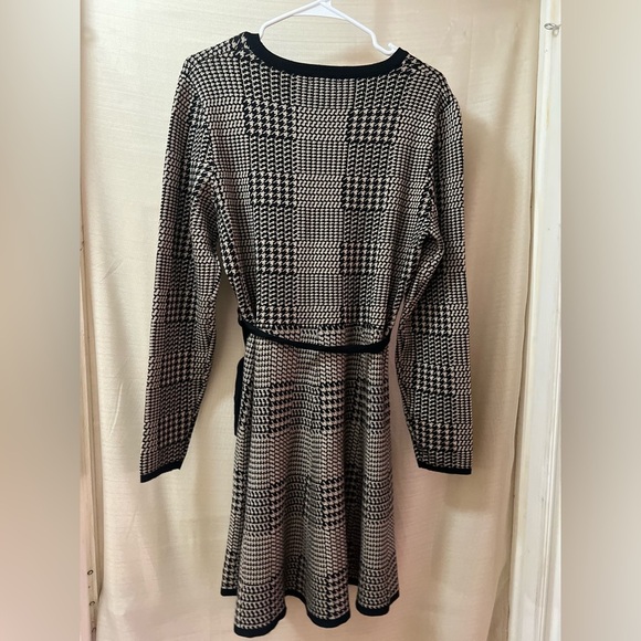 Max Studio Black and Gold Houndstooth Long Sleeve Dress Flared Skirt Belted - Picture 5 of 6